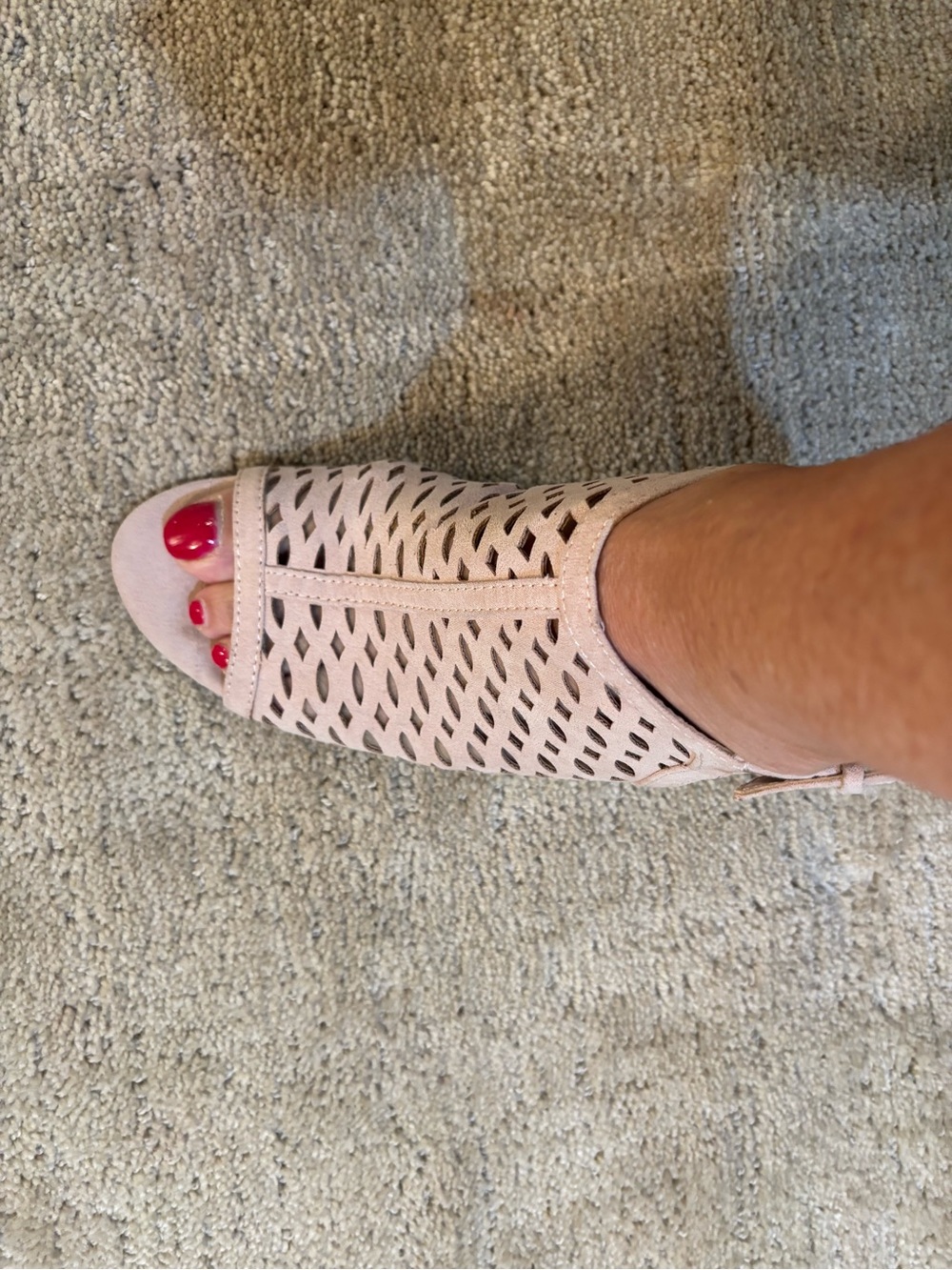 Unisa Blush Laser-Cut Peep-Toe Sandal Size 8